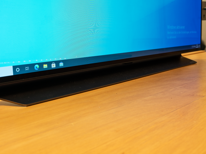 Der Standfu&szlig; l&auml;sst sich nicht verstellen. (Bild: Oliver Nickel/Golem.de)